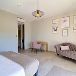 Le Jas Du Pebrier 4*