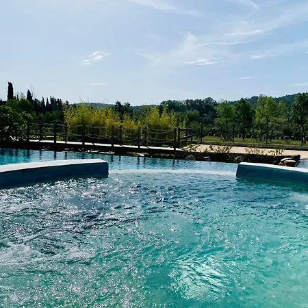 Le Jas Du Pebrier 住宿加早餐酒店 罗克布伦河畔阿尔让