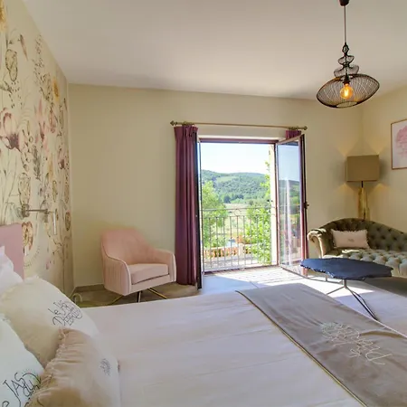 Le Jas Du Pebrier 住宿加早餐酒店 4*