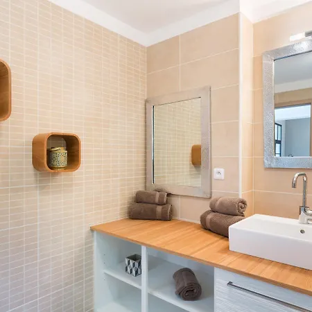 Le Jas Du Pebrier Bed & Breakfast 3*