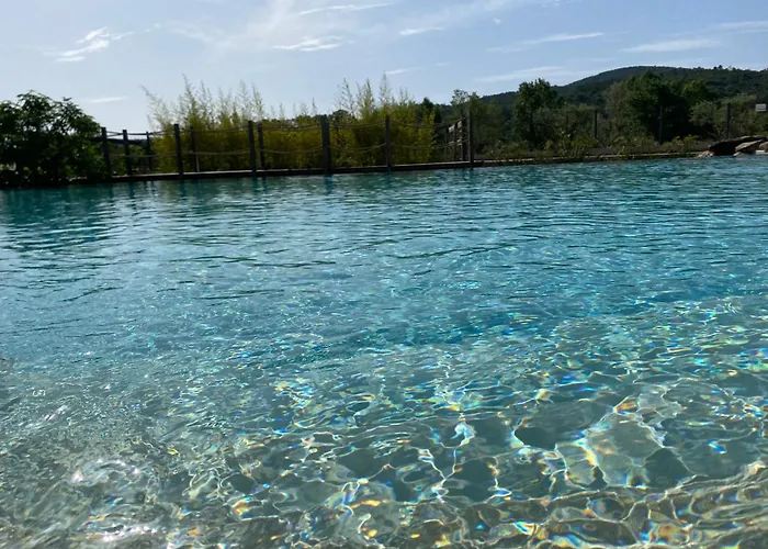 Le Jas Du Pebrier 4*